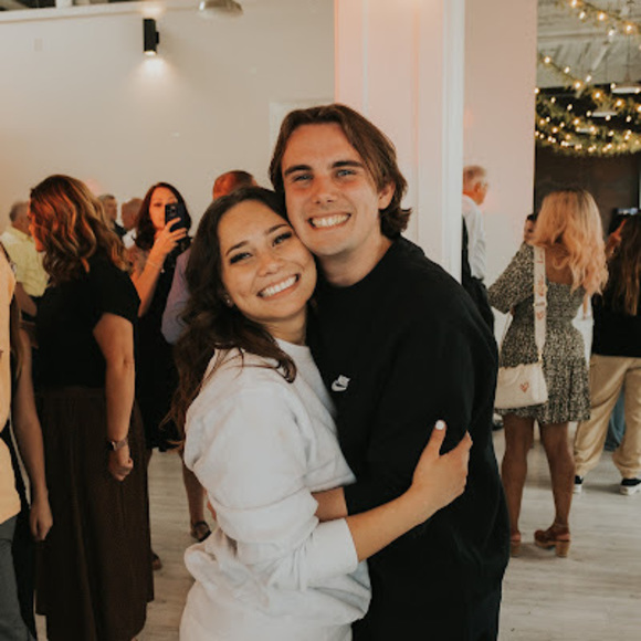 Meet your Posher, Alexis - Picture 1 of 1